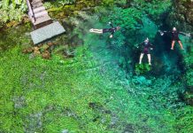 Flutuação na Nascente Azul