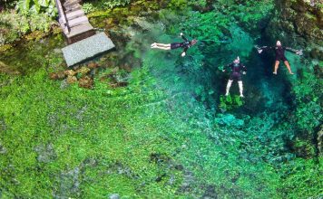 Flutuação na Nascente Azul